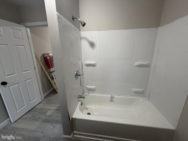 Building Photo - 615 S Seventh St