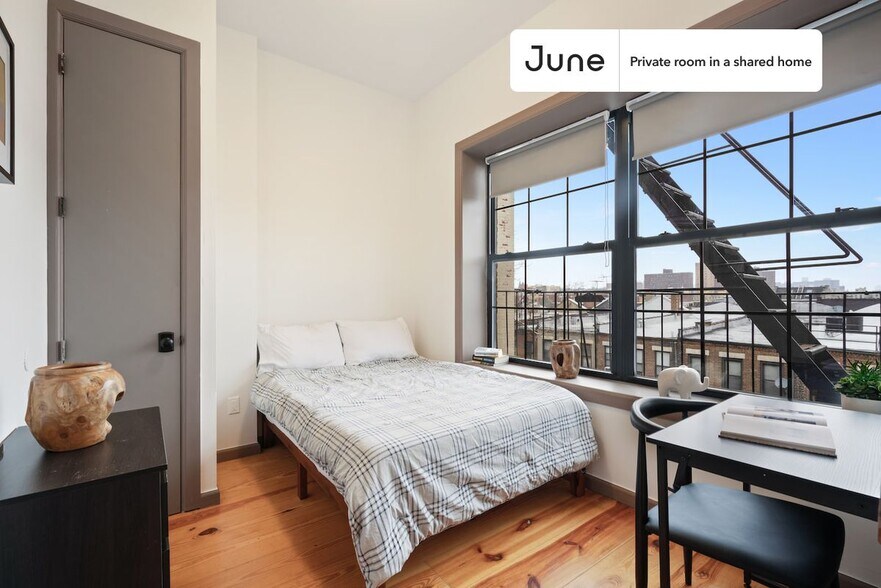 Building Photo - Trendy Private ROOM in Harlem