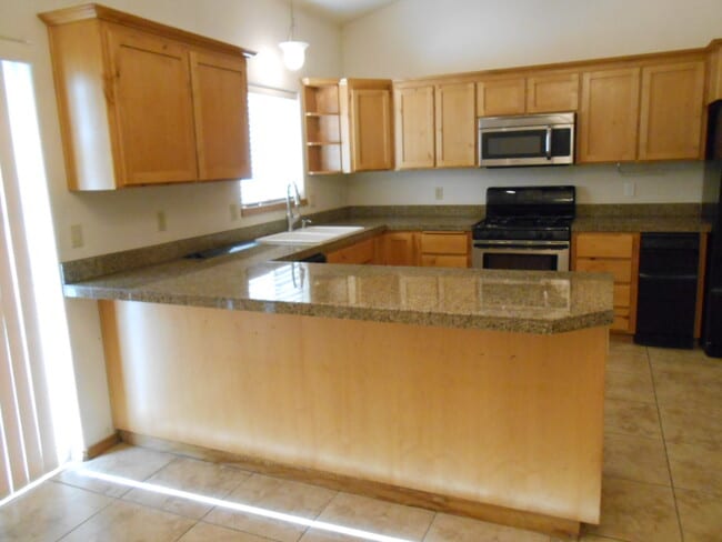 Building Photo - 1021 SW Crosscut Ct