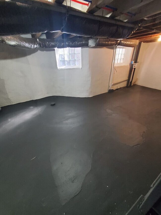 Building Photo - Stunning three bedroom in super convenient part of West Philly