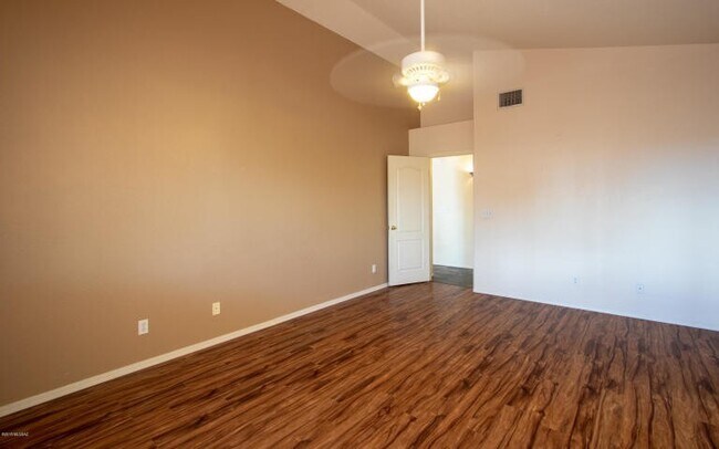 Building Photo - 3Bdrm / 2Ba  Bright & Clean near Thorneydale/Hardy