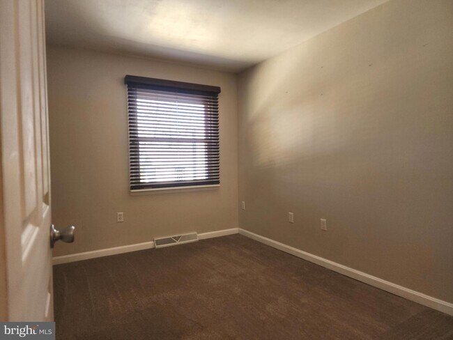 Building Photo - 739 Stouffer Ave