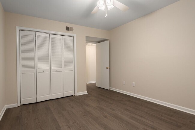Building Photo - 4739 Hedgemore Dr