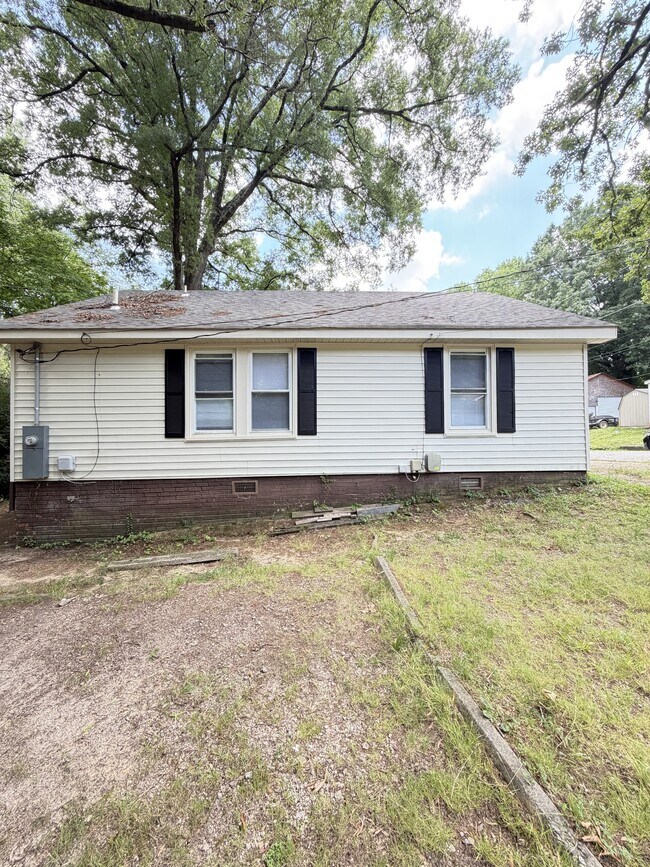 Building Photo - 801 Desoto Ave