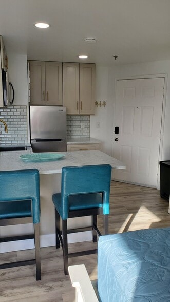 Building Photo - 550 Winnacunnet Rd