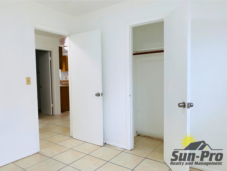 Building Photo - 1965 Nelson Ave