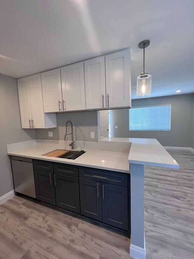 Building Photo - Beautifully Upgraded One Bedroom-One Bathroom Apartment in Talmadge