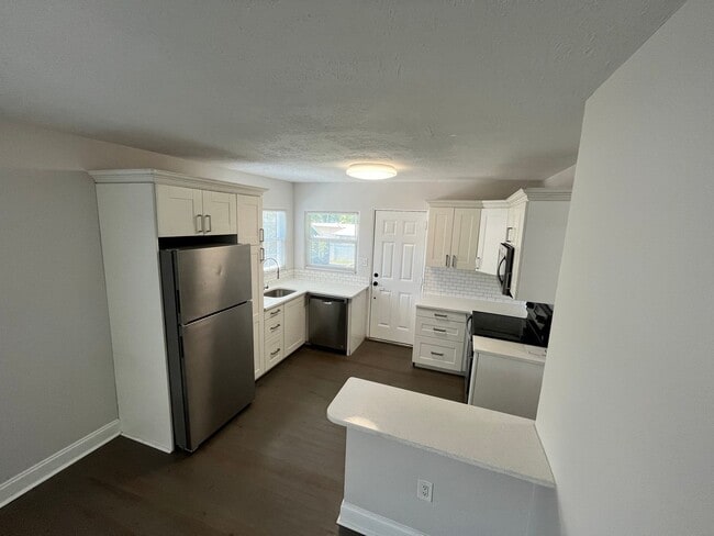 Building Photo - Above Detached Garage 1/1 in Colonialtown North