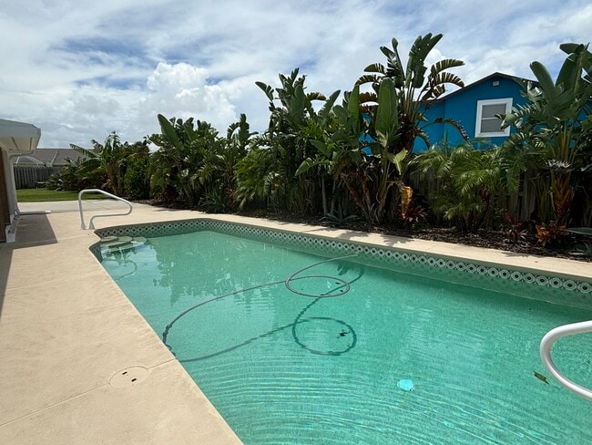 Building Photo - 30 Sea Harbor Dr W