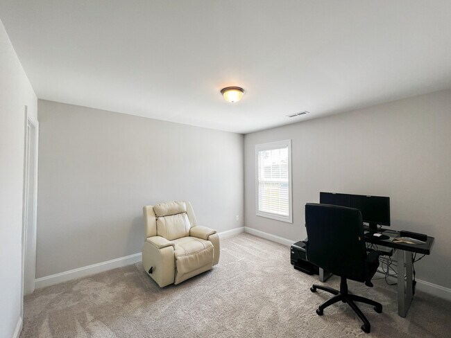 Building Photo - 172 Finch Ln