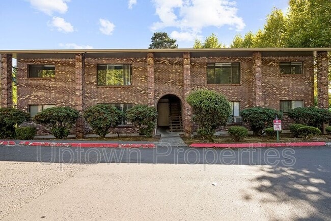Building Photo - 5660 SW 180th Ave