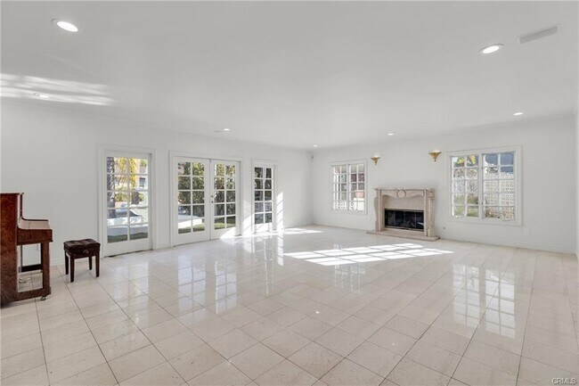 Building Photo - 1761 Hillfair Dr