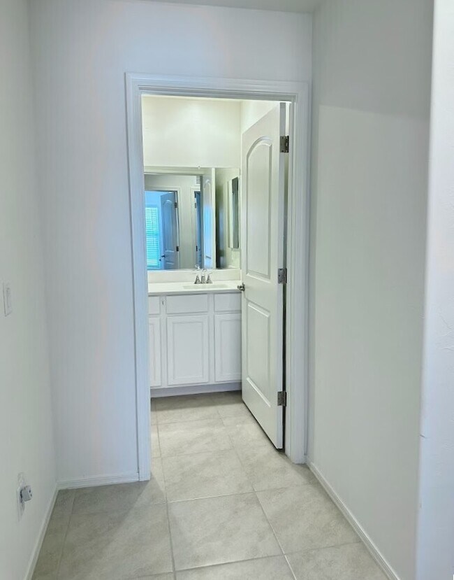 Building Photo - Charming 3-Bed/2-Bath House (Rita Ranch Co...