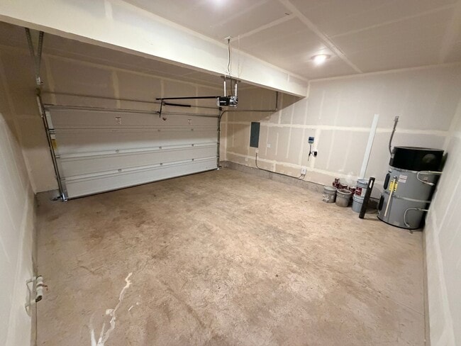 Building Photo - Four Bedroom Home in Newer Community at East Park Village