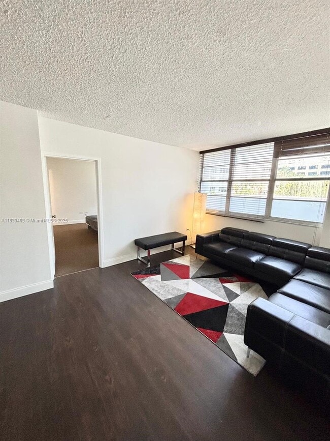 Building Photo - 801 Brickell Bay Dr