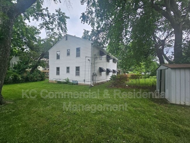 Building Photo - 800 E 75th Terrace