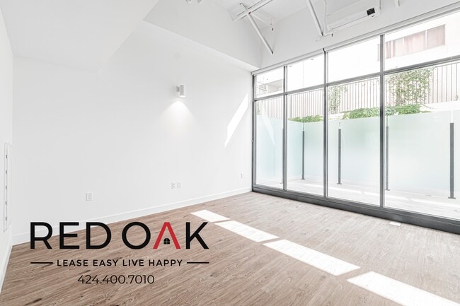 Building Photo - 1860 N Western Ave