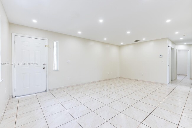 Building Photo - 1214 NW 34th Ave