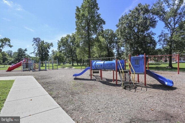 Building Photo - 9274 Adelphi Rd