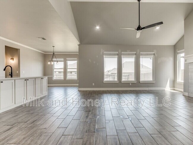 Building Photo - 3212 Hayven Cir