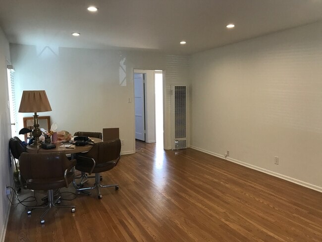 Building Photo - Prime Palms/Mar Vista are - 2+1