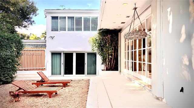 Building Photo - 2301 S Miami Ave