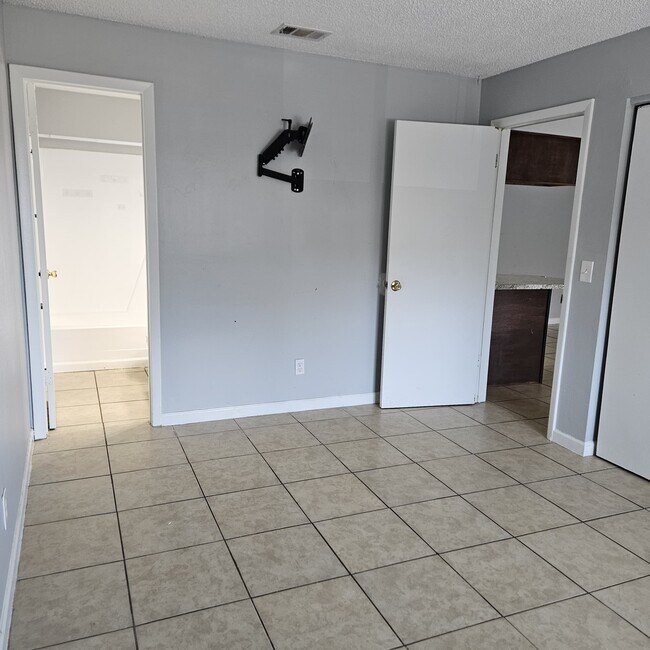 Building Photo - 205 Berry Tree Pl
