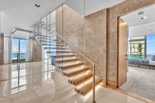 Primary Photo - 200 Biscayne Blvd Way