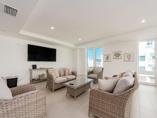 Building Photo - 15 Avalon St