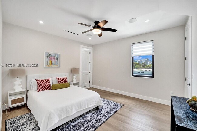 Building Photo - 1617 NE 11th St