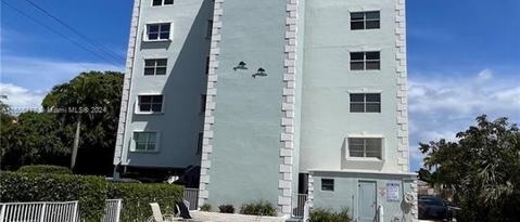 Building Photo - 1881 Middle River Dr
