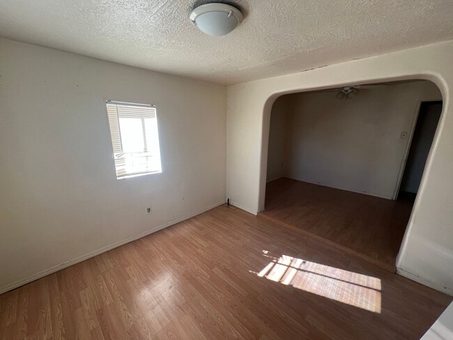 Building Photo - OLD TOWN 2 Bedroom 1 Bath