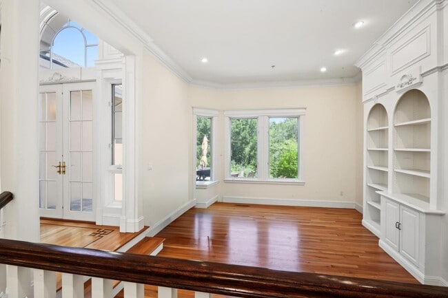 Building Photo - 169 Sausal Dr