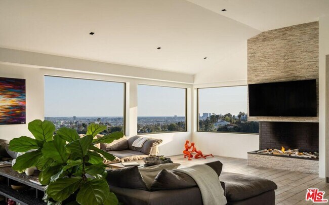 Building Photo - 2532 Canyon Oak Dr