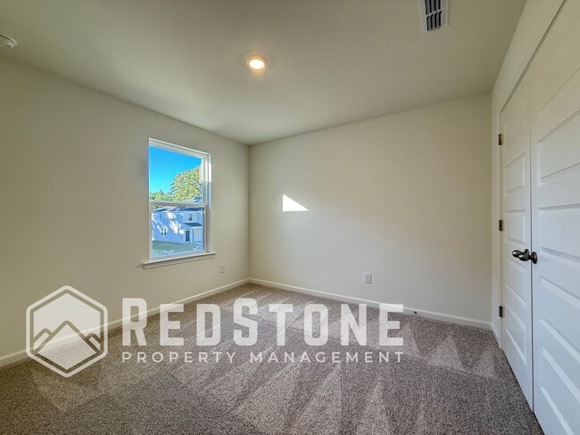 Building Photo - 194 Parker Ln