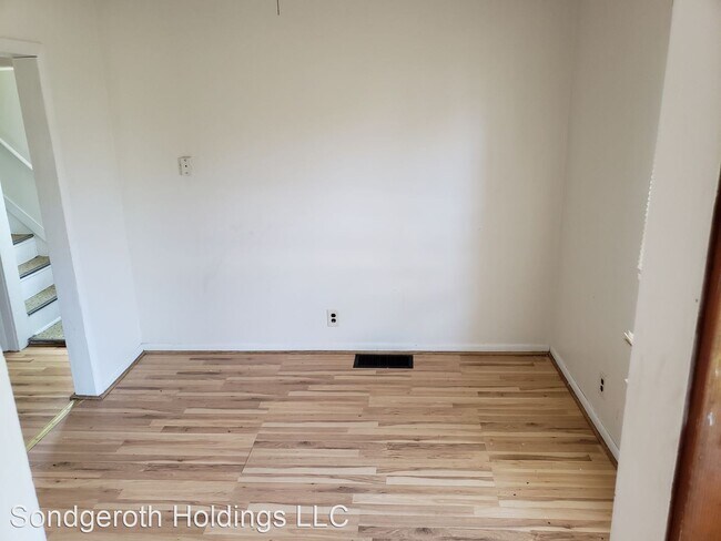 Building Photo - 2 br, 1 bath House - 404 4th St.