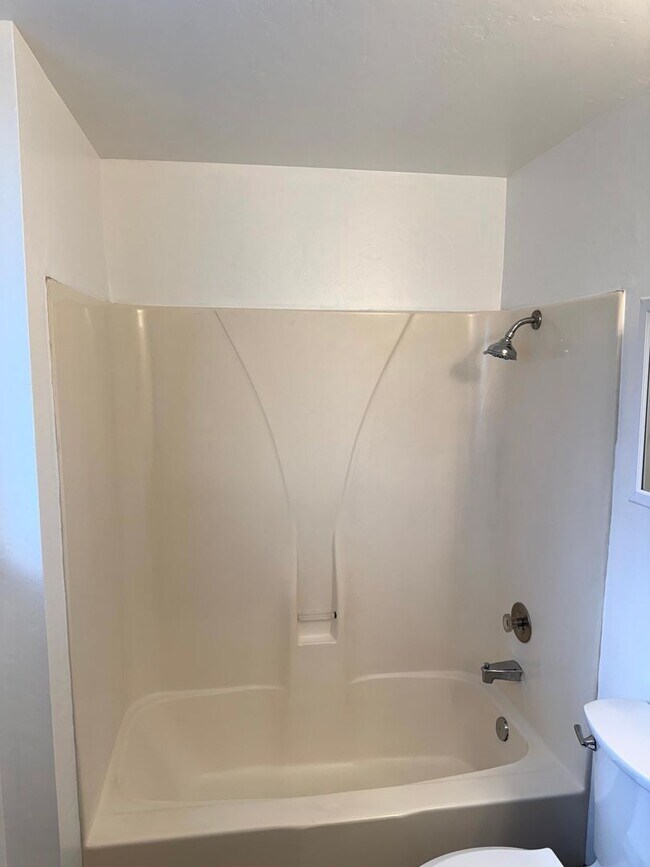 Building Photo - 2 Bedroom Duplex in Southwest Eugene