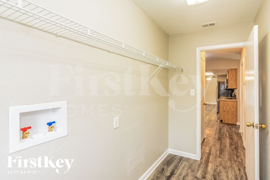 Building Photo - 1371 Maracaibo St