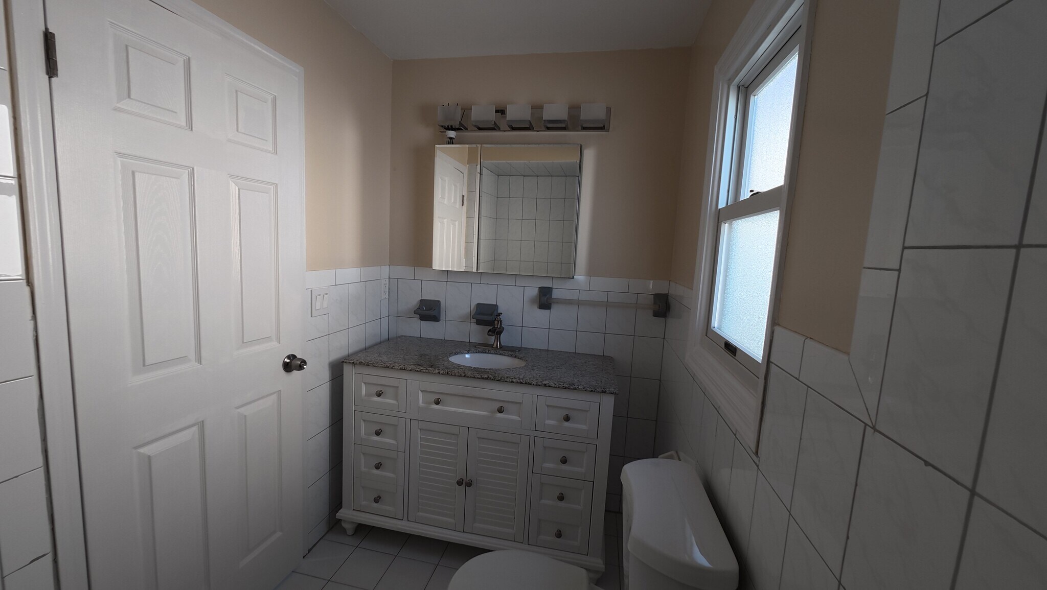 Bathroom 1 - 1302 Morris St