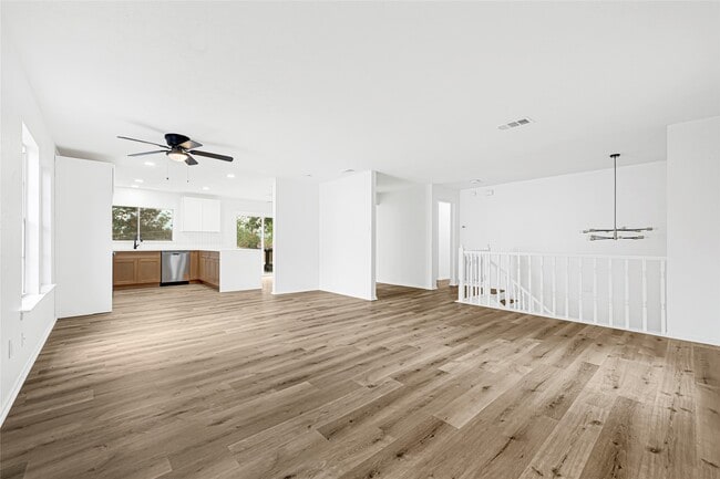 Building Photo - 15231 Silverman St