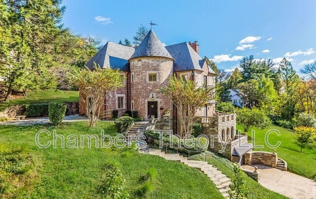 Building Photo - 2701 32nd St NW