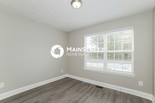 Building Photo - 5 Bedroom Pet-Friendly Home in Douglasville, GA with Main Street Renewal