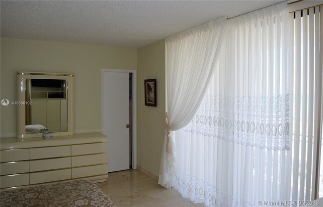 Building Photo - 6061 Collins Ave