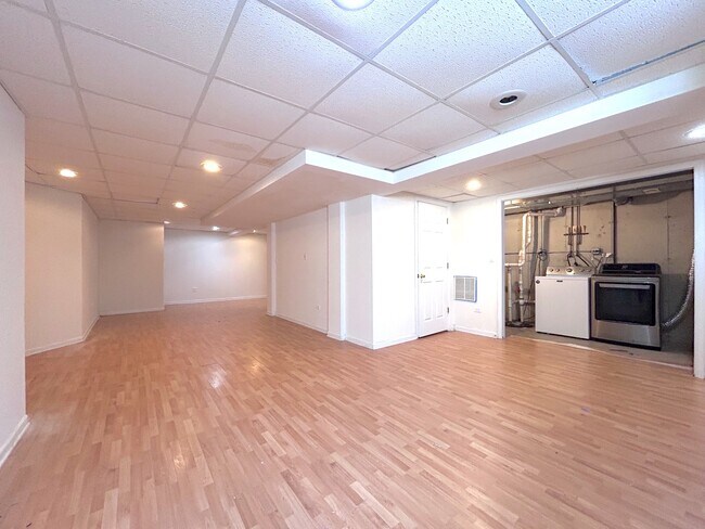 Building Photo - 2223 Periwinkle Ln