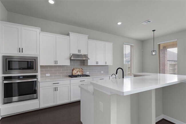 Building Photo - 6026 Lake Bridge Ln