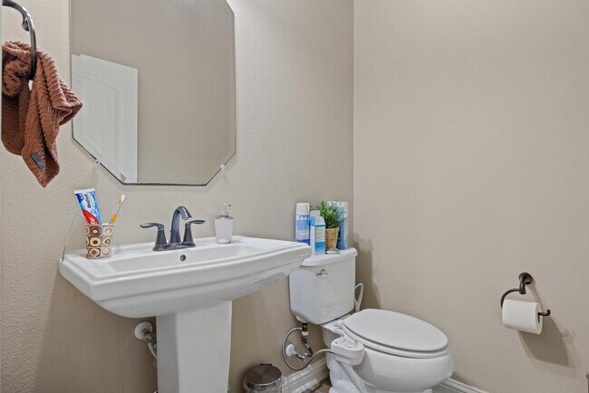 Building Photo - 614 Spanish Mustang Dr
