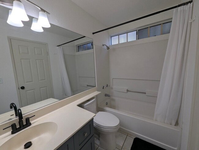 Building Photo - Available November 1, 2025 | A charming gr...