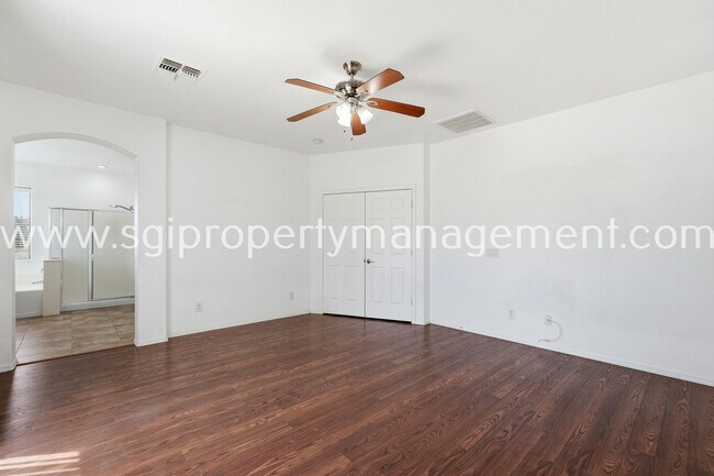 Building Photo - 6827 N 71st Dr