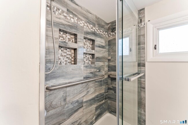 Building Photo - 67 Dogwood Dr