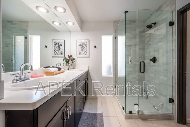 Building Photo - 1970 S Joshua Tree Pl